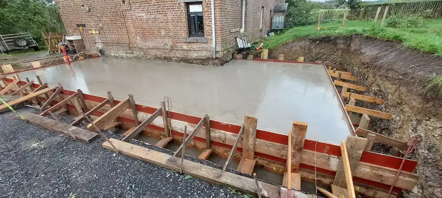 Dalle coulée dans son coffrage