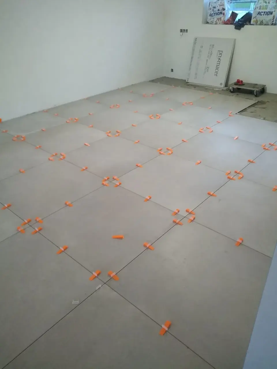 Grands carreaux posés avec croisillons orange
