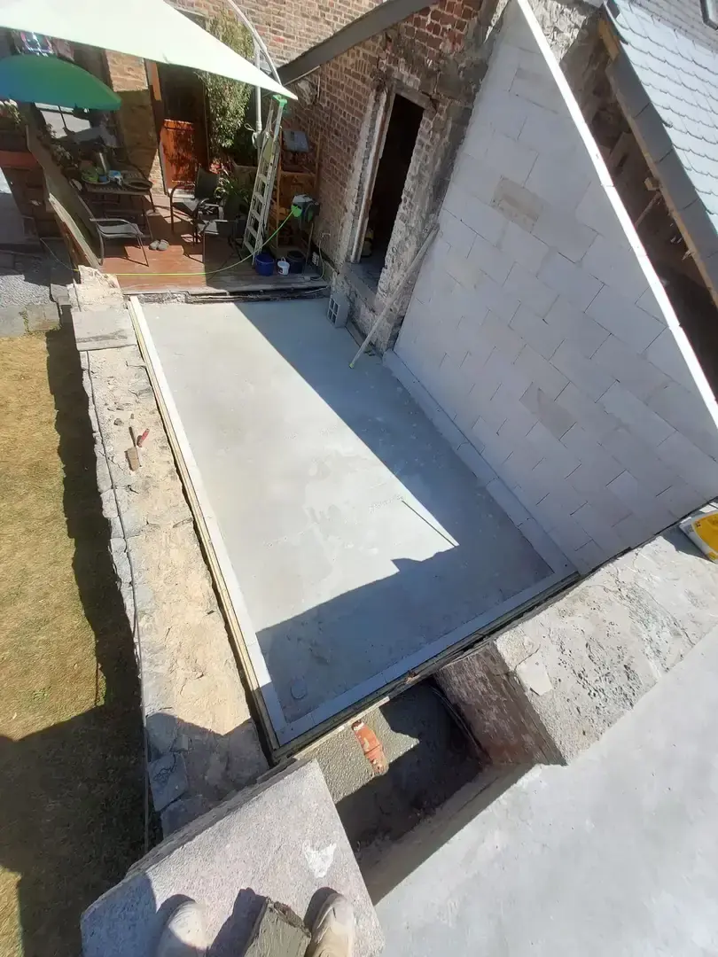 Dalle de béton cellulaire et murs en blocs, vue en hauteur