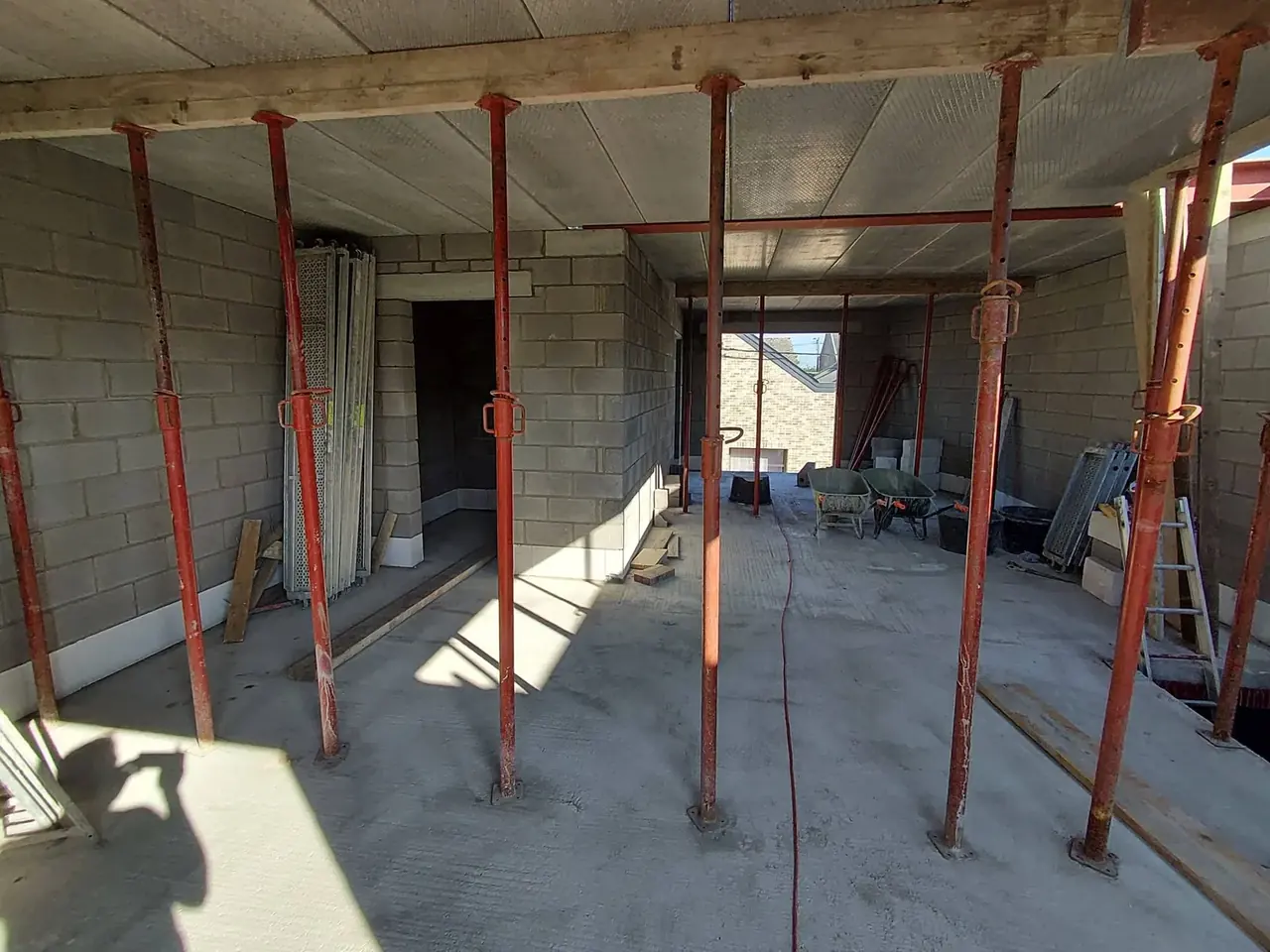 Garage en blocs avec étais sous la dalle