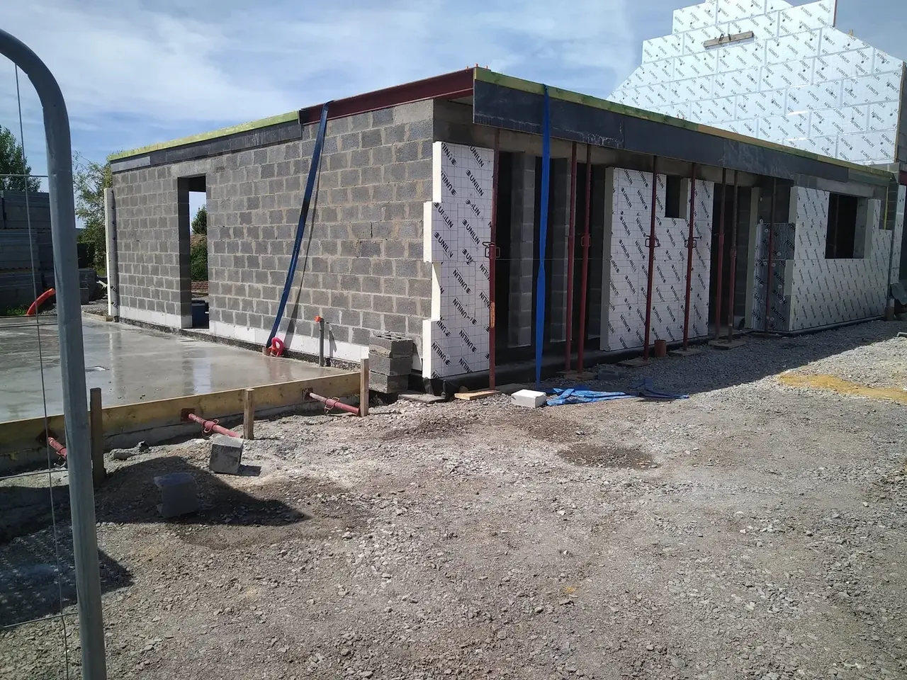 Annexe en blocs avec isolant, côté jardin